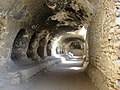 Samangan, Taxt-i-rustamdagi g'or tizimi, stupa va monastir