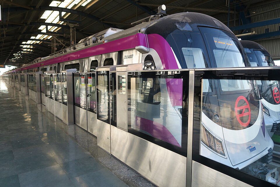 Fayl:Delhi Magenta Line.jpg