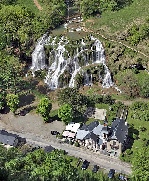 Fayl:Domaine des cascades.jpg