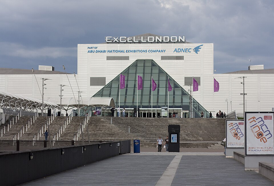 Fayl:Excel London Summer 2011.jpg