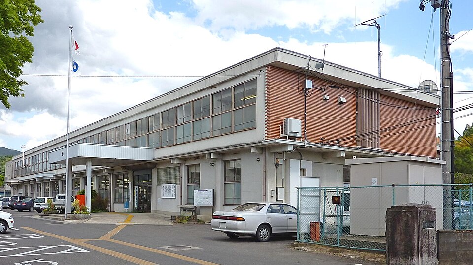 Fayl:Kawamata Town Office.jpg