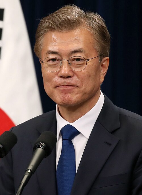 Fayl:Moon Jae-in 2017.jpg
