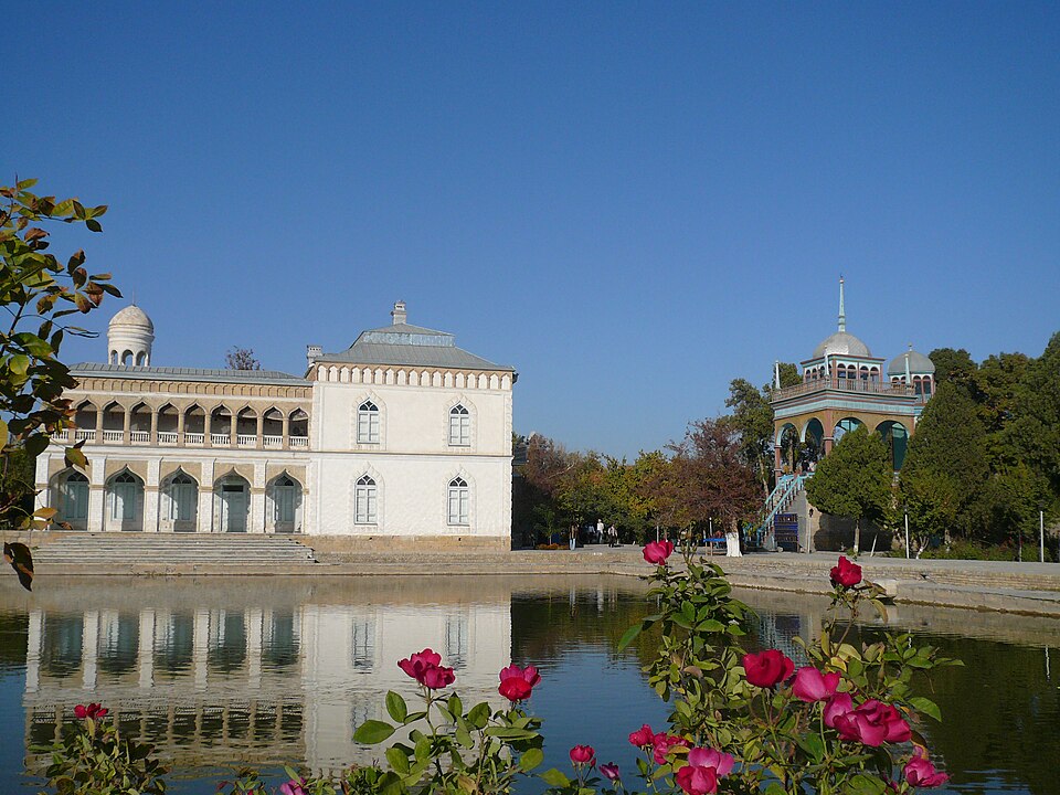 Fayl:Sitorai Mokhi-hosa.jpg