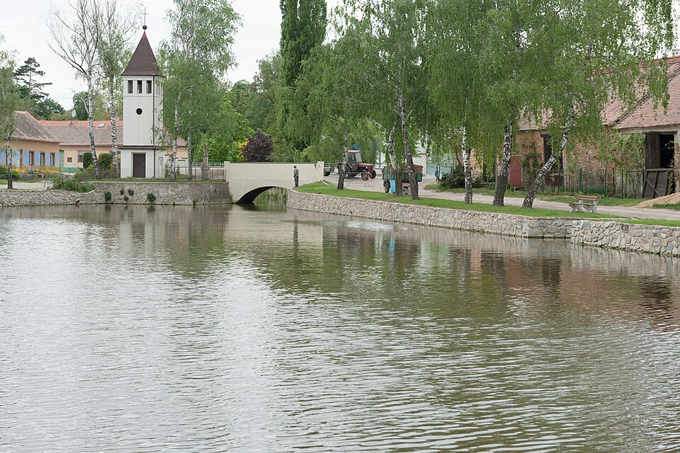 Fayl:Wikiměsto Hustopeče 20150509 Skalice 3802.jpg