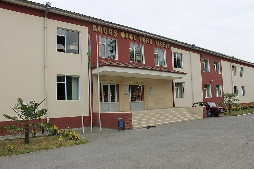 Fayl:Ağdaş Özəl Türk Liseyi.jpg