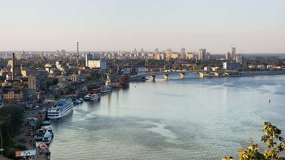 Fayl:Dniepr river in Kyiv.jpg
