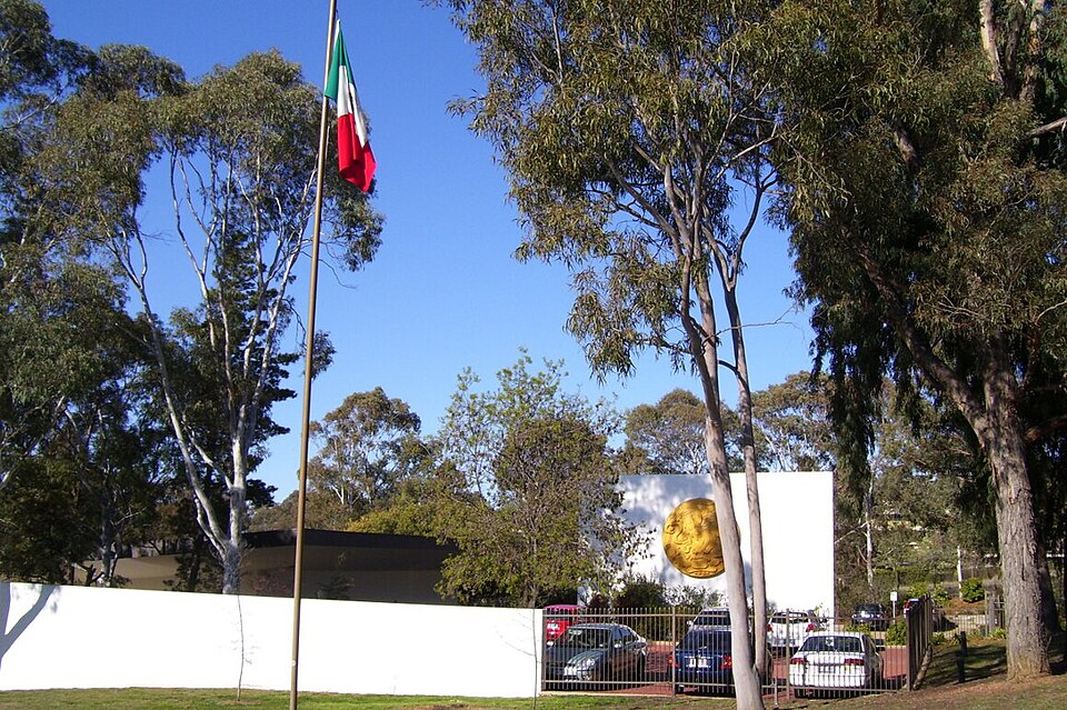 Fayl:Embassy of Mexico, Canberra.jpg