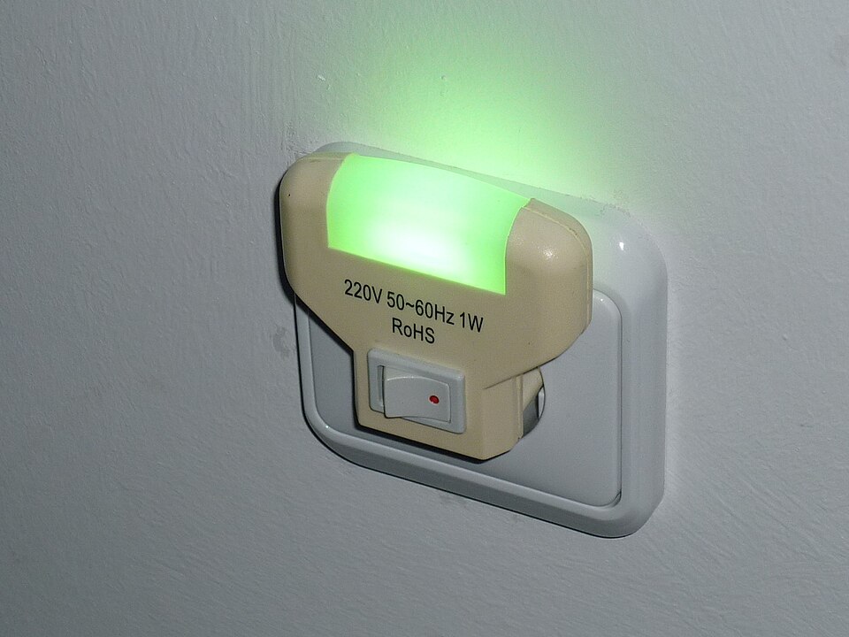 Fayl:LED nightlight with switch.JPG