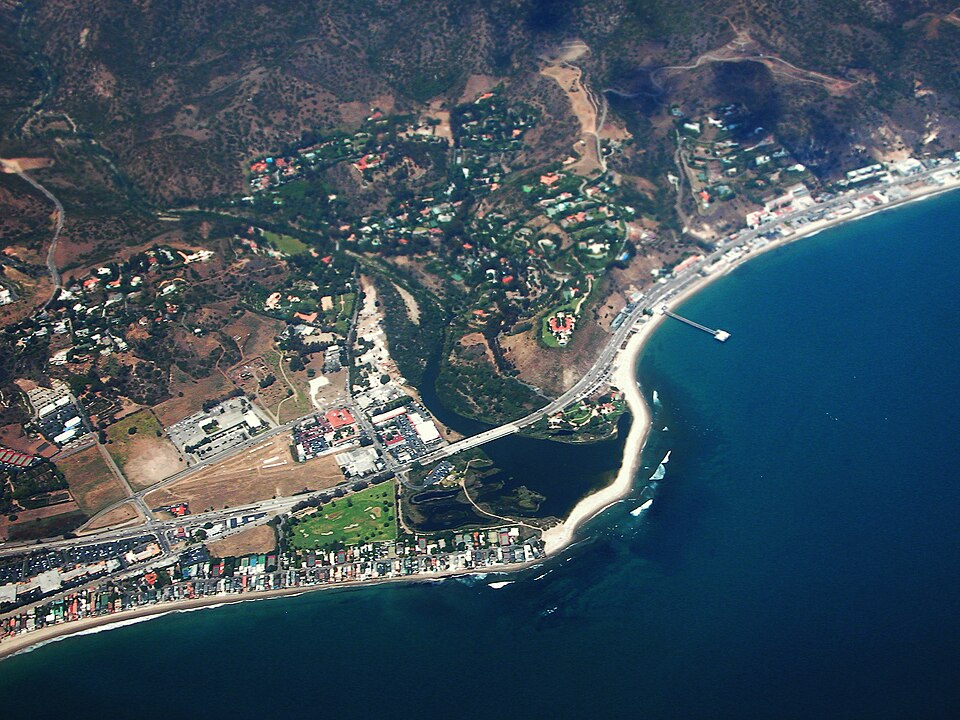 Fayl:MalibuAir.jpg