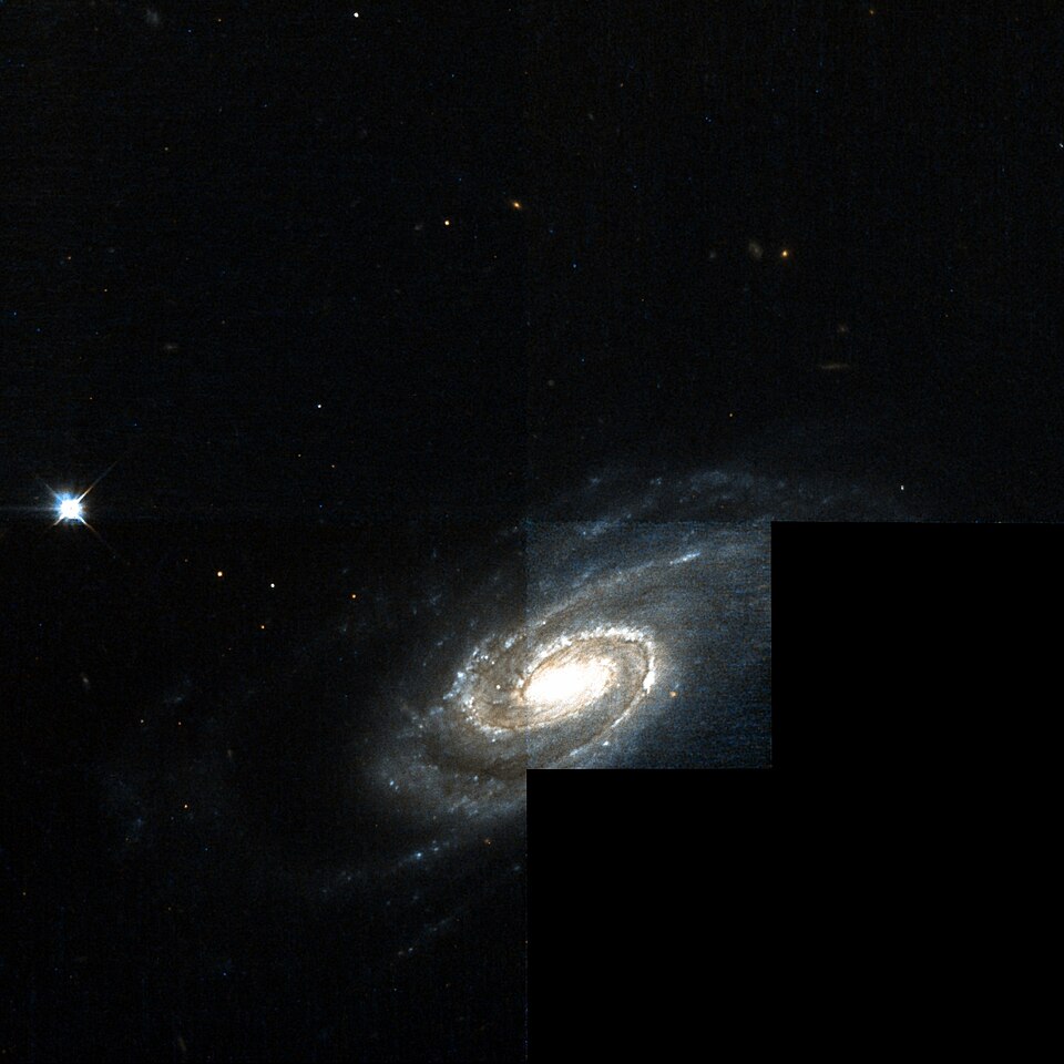 Fayl:NGC 7407 Hubble WikiSky.jpg