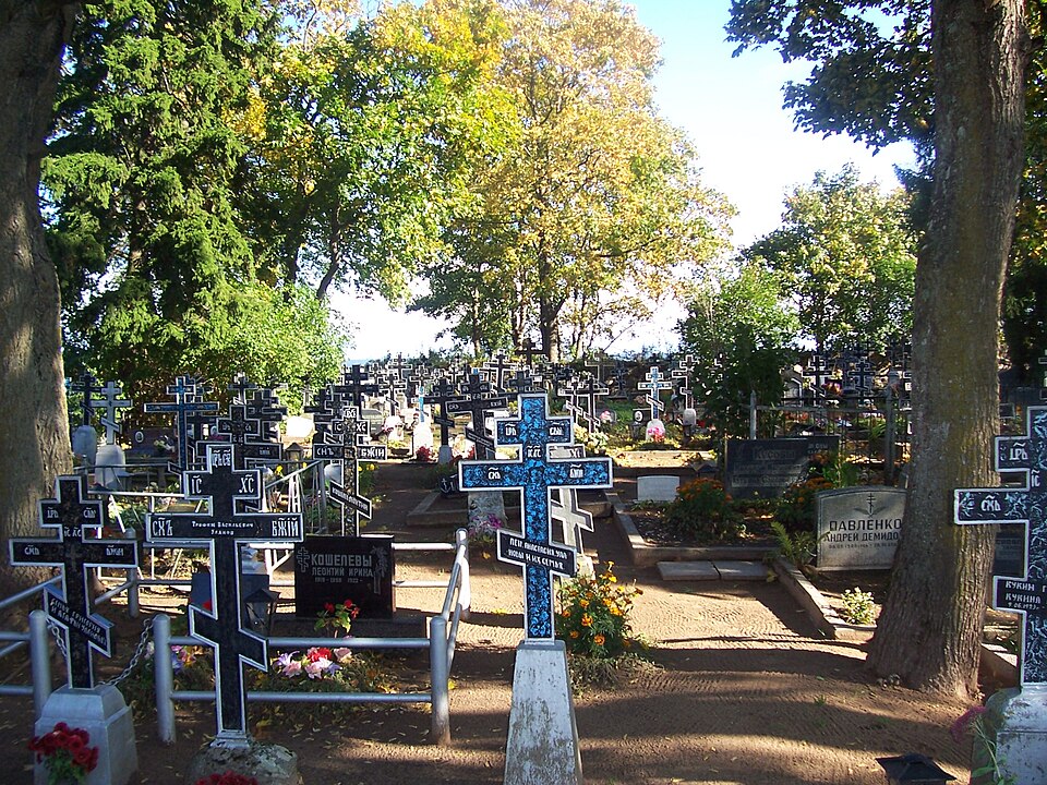 Fayl:Orthodox graveyard kallaste.JPG