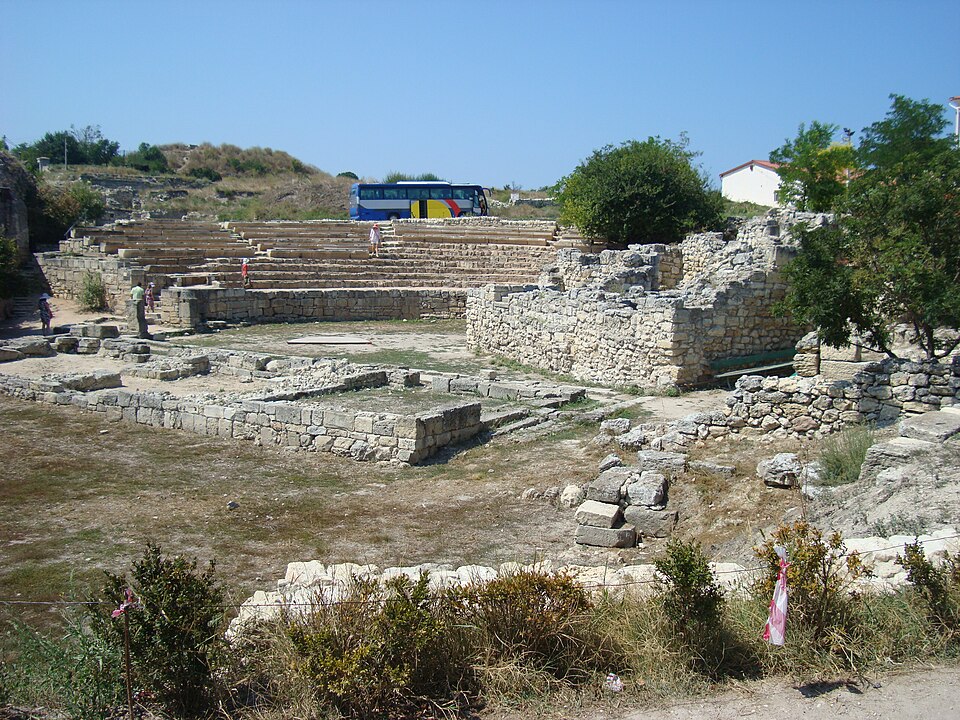 Fayl:Античный амфитеатр (Херсонес).jpg