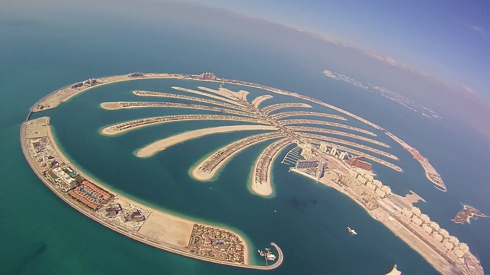 Fayl:Dubai Wingsuit Flying Trip (7623566780).jpg