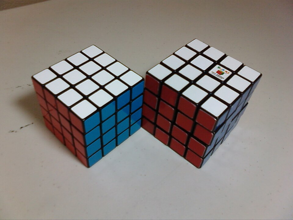 Fayl:Eastsheen vs. Rubik 4x4.jpg