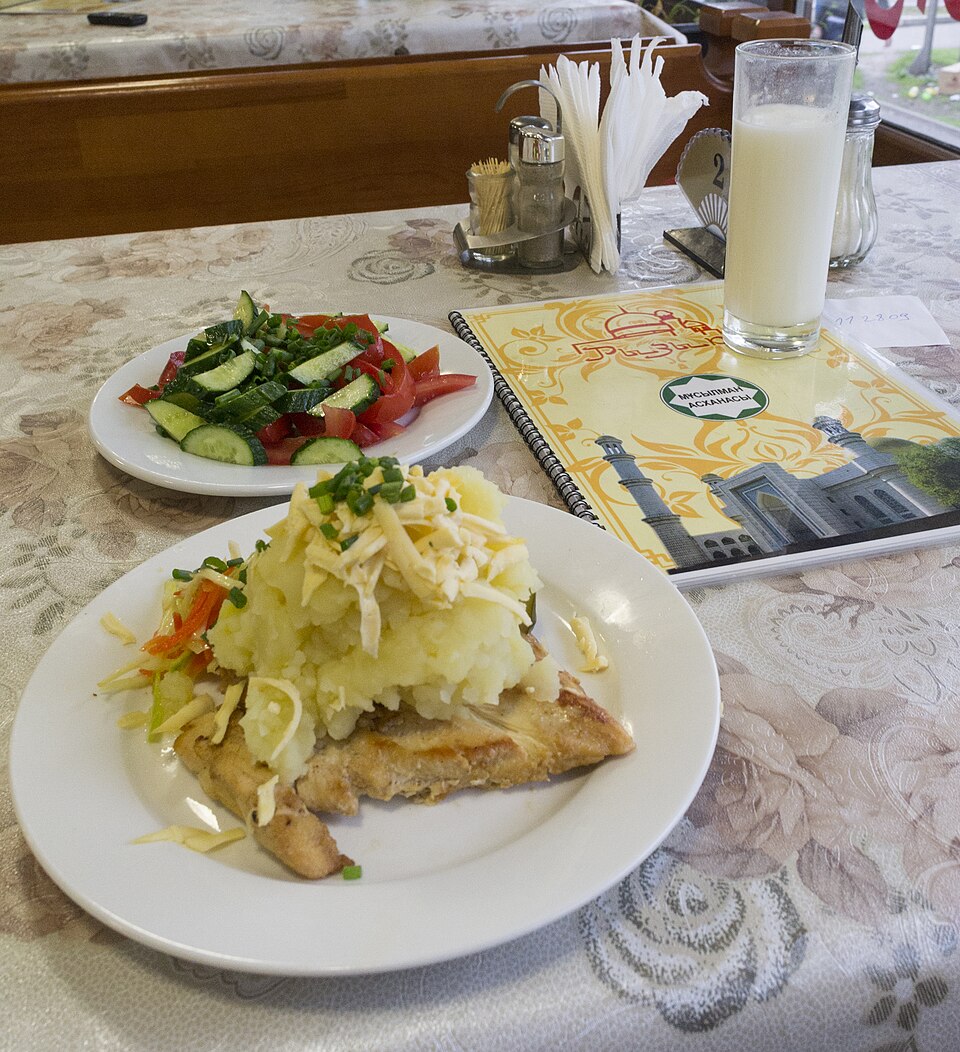 Fayl:Halal restaurat in Almaty.jpg