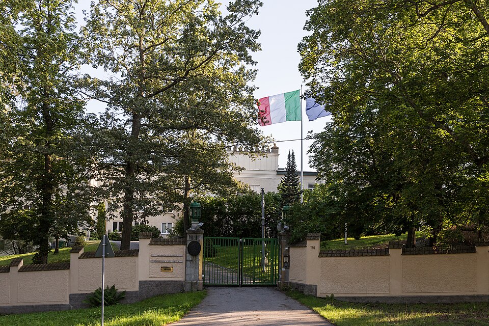 Fayl:Stockholm - Italiens ambassad 20190815.jpg