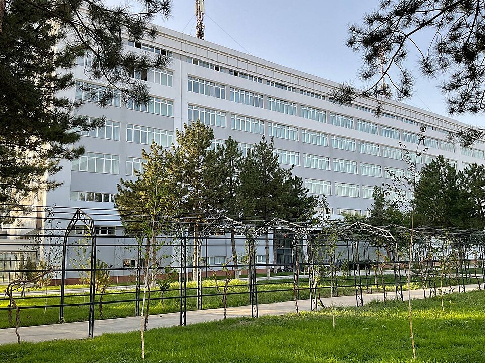 Fayl:TTA campus 7.jpg