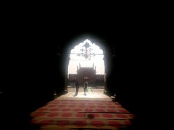 Toj-ul-masajid ichkaridan koʻrinishi