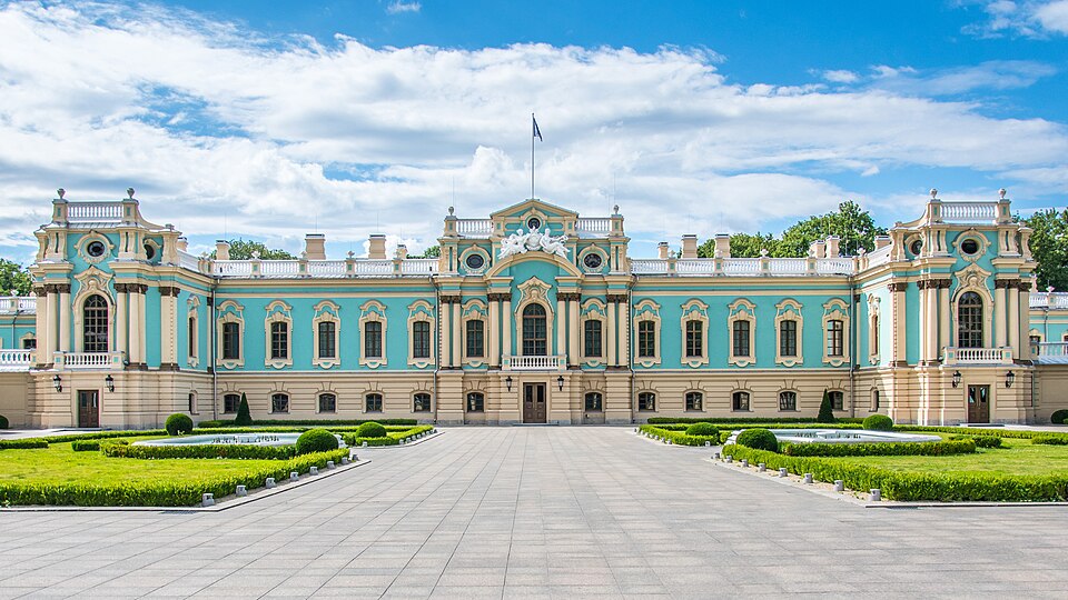 Fayl:Маріїнський палац в Києві (cropped).jpg
