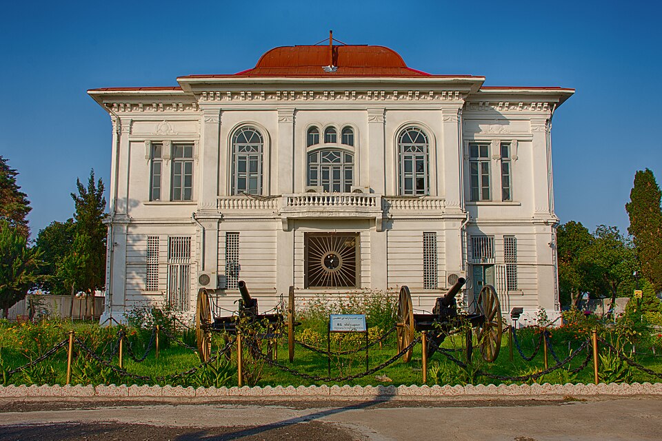 Fayl:کاخ میان‌پشته.jpg