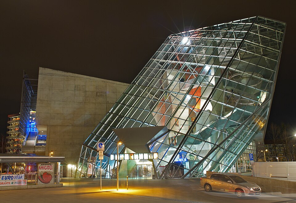Fayl:Dresden-Kristallpalast-nigh.jpg