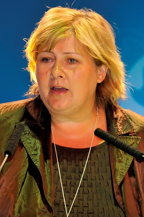 Fayl:Erna Solberg EPP Congress Warsaw.jpg