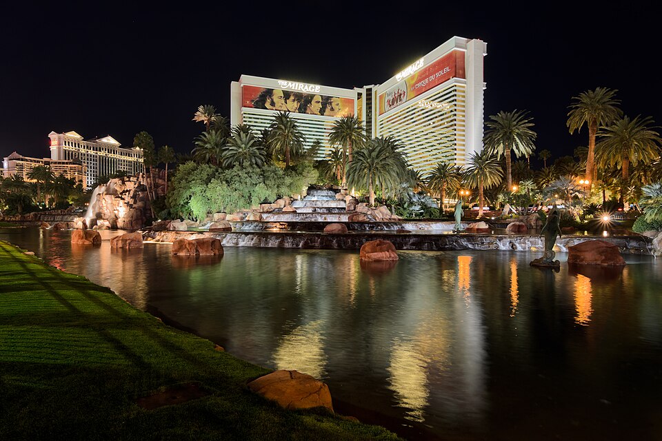 Fayl:Mirage Las Vegas December 2013.jpg