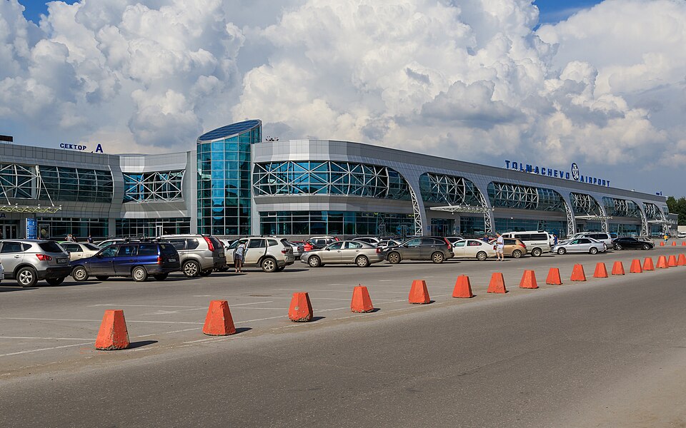 Fayl:Nsk-Ob Tolmachevo terminal 07-2016.jpg