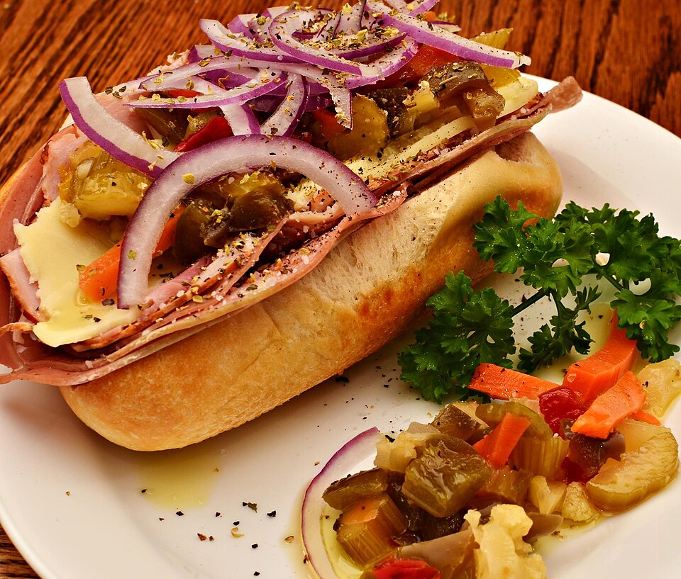 Fayl:Sandwich with giardiniera.jpg