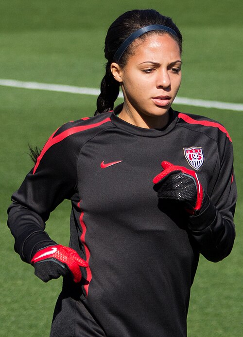 Fayl:Sydney Leroux USA Warmup.jpg