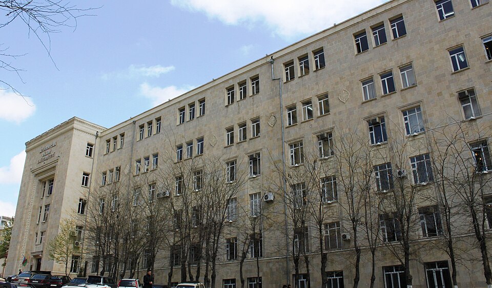Fayl:Universtitetinbaku.JPG