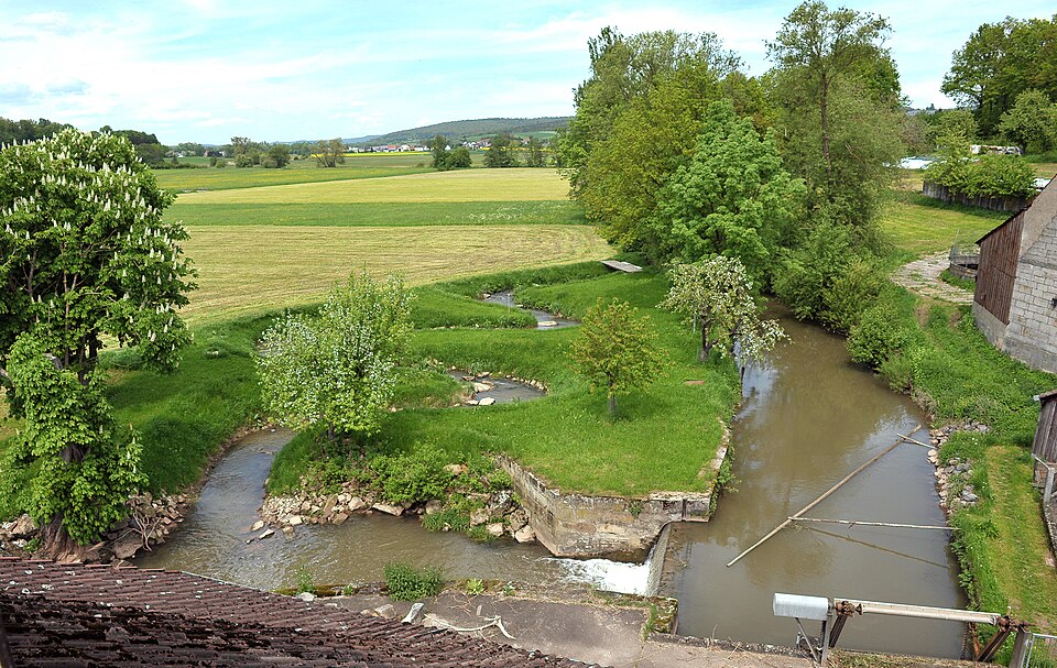 Fayl:Baunach (Fluss) bei Gräfenholz.jpg