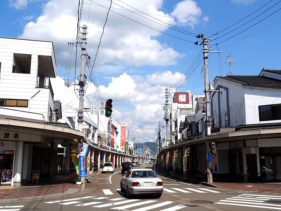 Fayl:Central Kamo.JPG