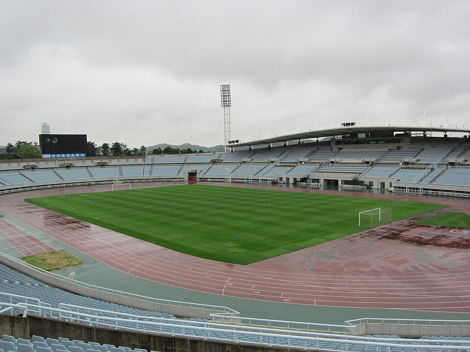 Fayl:Cheonan Stadium.JPG