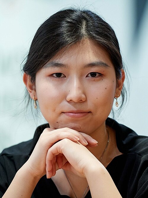 Fayl:Davaadembereliin Nomin-Erdene (cropped).jpg