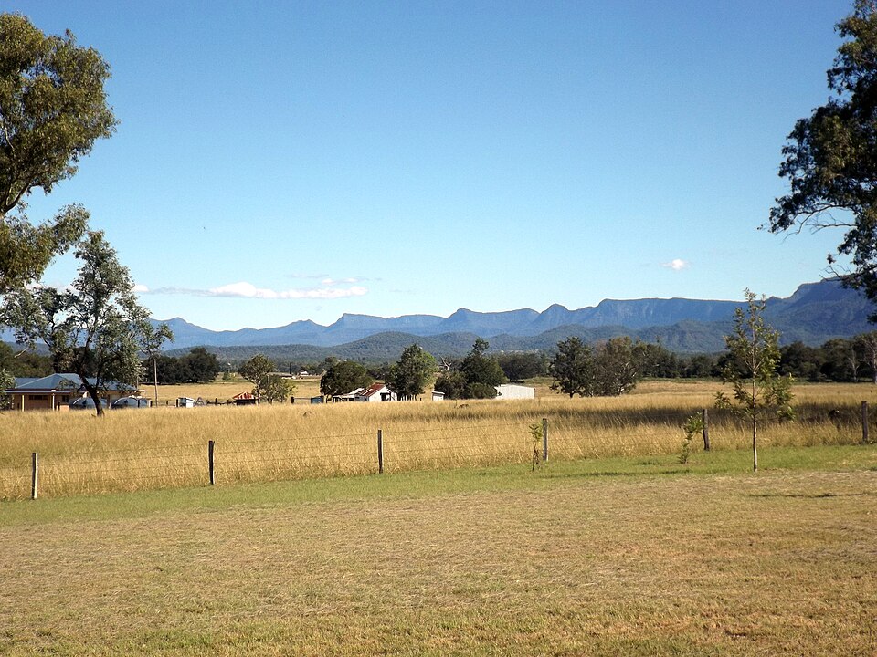 Fayl:Main Range from Rosevale.jpg