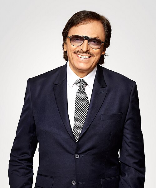 Fayl:Sanjay-Khan-Profile.jpg