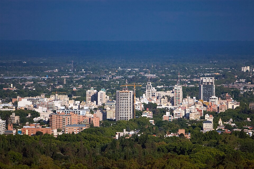 Fayl:Downtown Mendoza.jpg