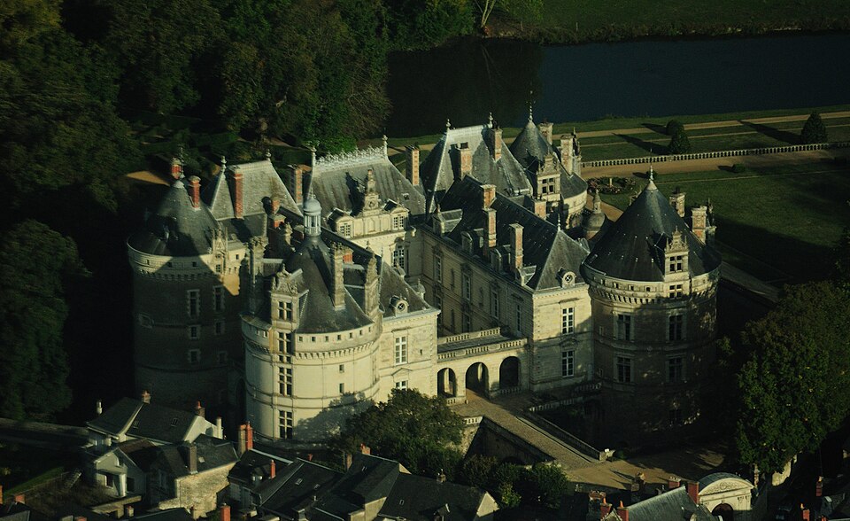 Fayl:Le Lude castle, aerial view.jpg