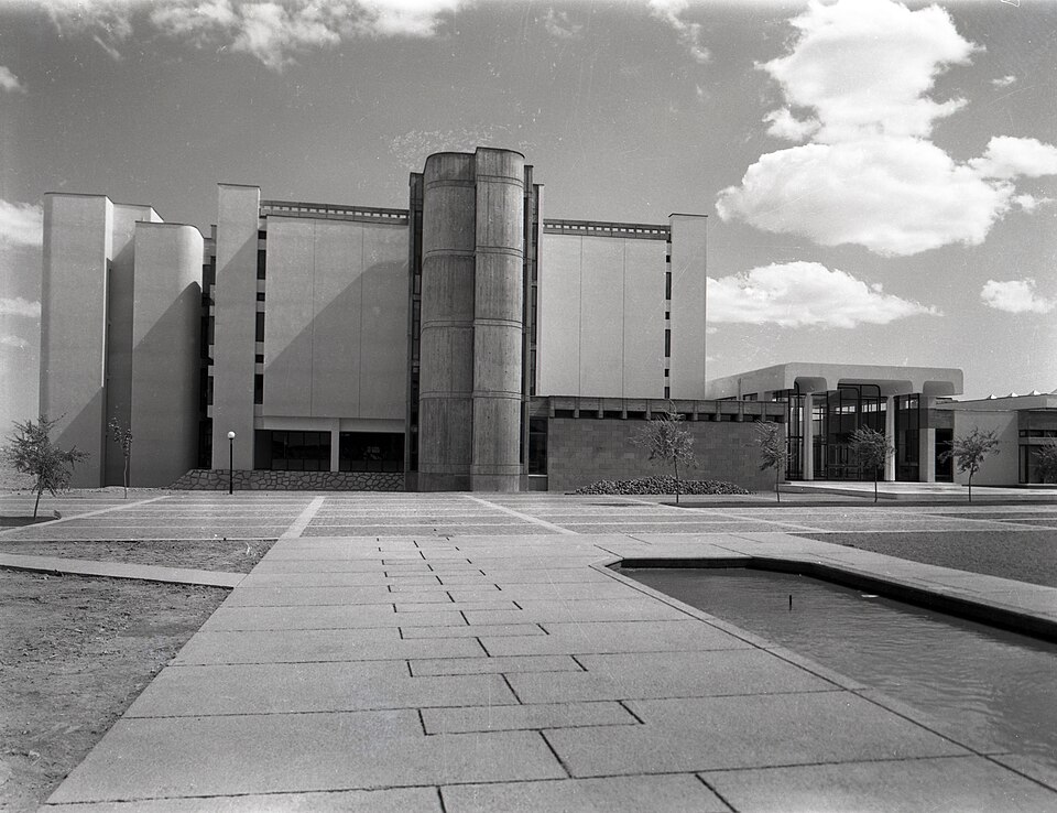Fayl:METU Library.jpg