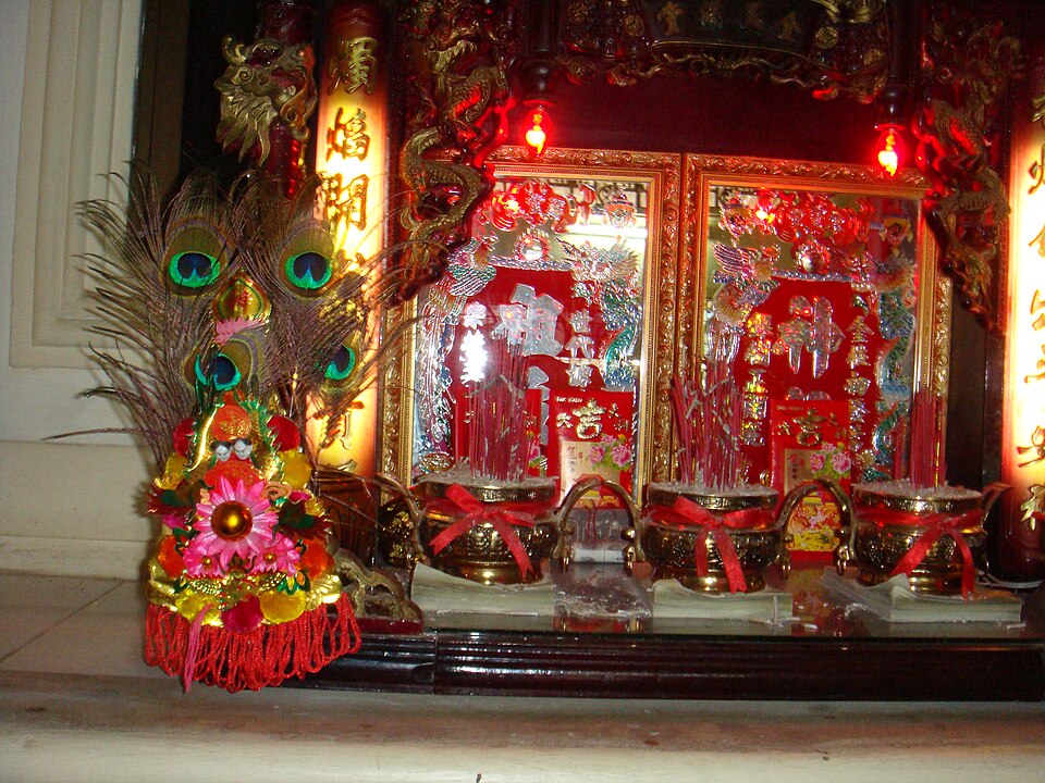 Fayl:Ancestor altar.JPG