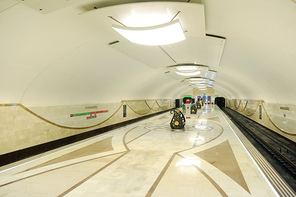 Fayl:Dernegul metro station.jpg