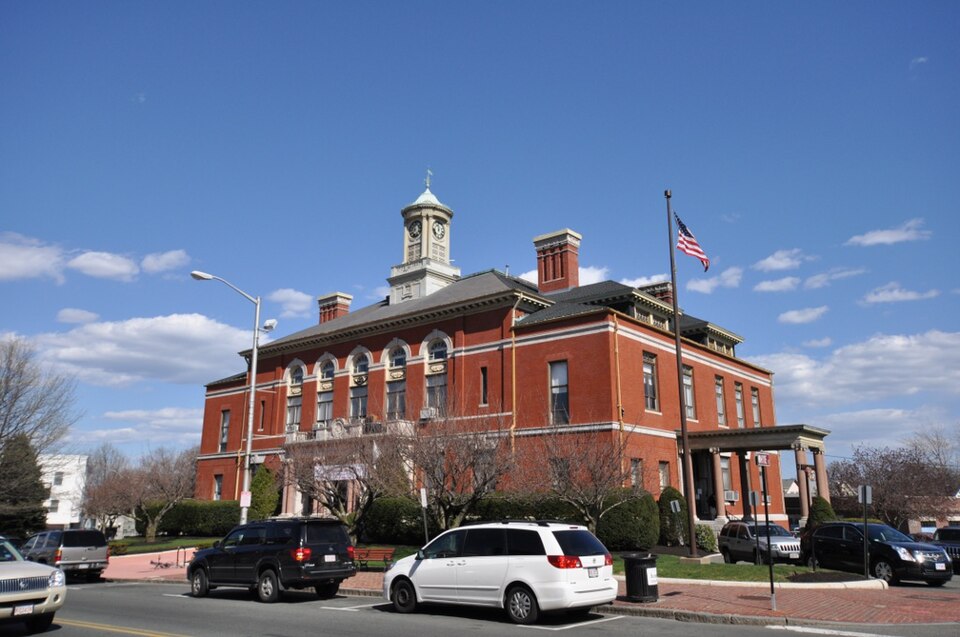 Fayl:RevereMA CityHall.jpg