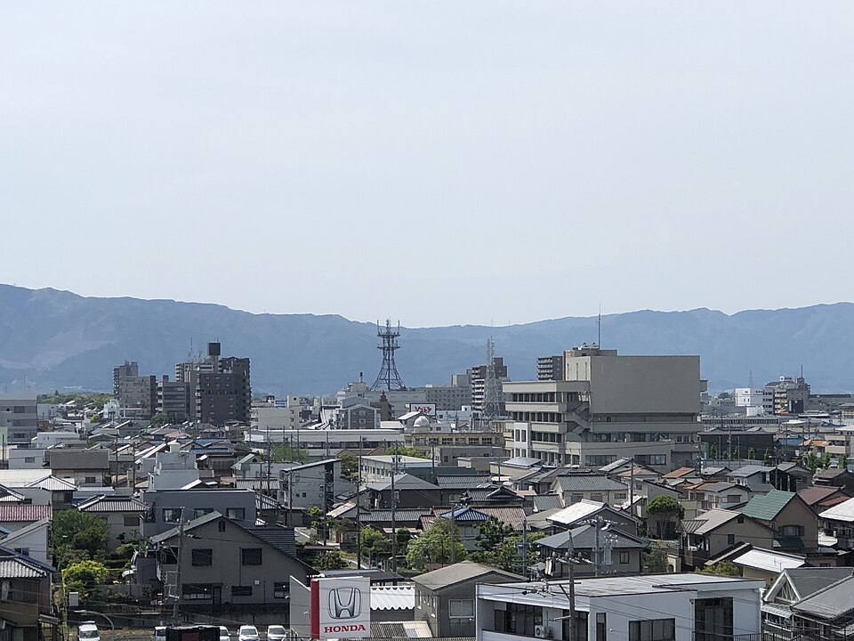 Fayl:Skyline of Tsushima01.jpg
