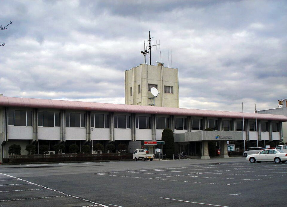 Fayl:Yokoshibahikari Town Hall.jpg