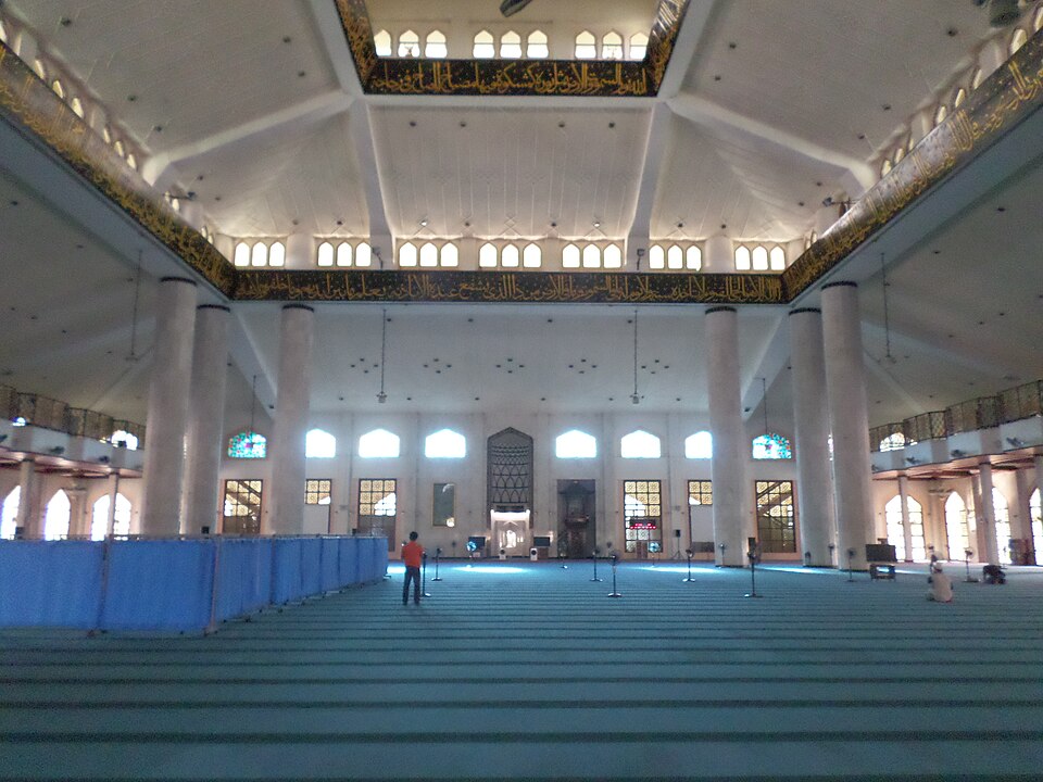 Fayl:Al-Azim Mosque - Prayer Hall.jpg