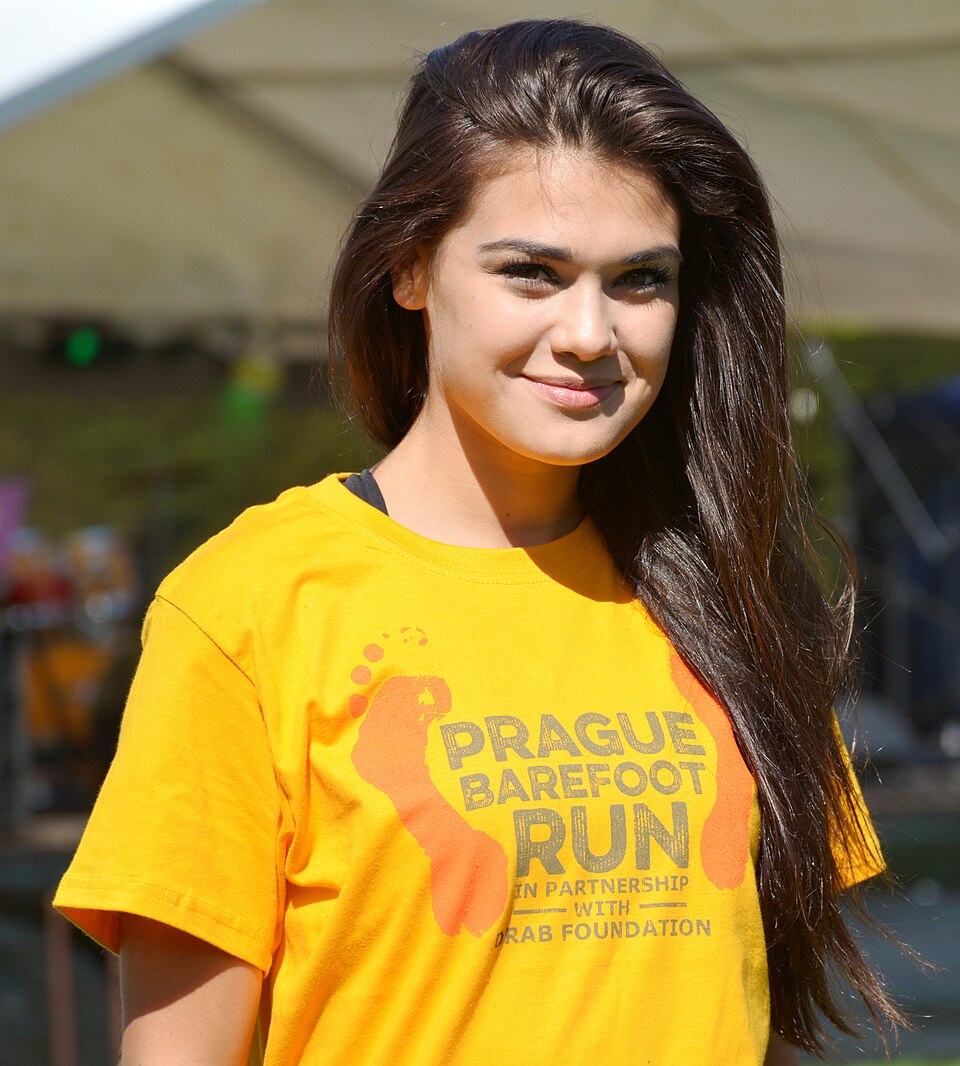 Fayl:Andrea Kalousová 2015.JPG