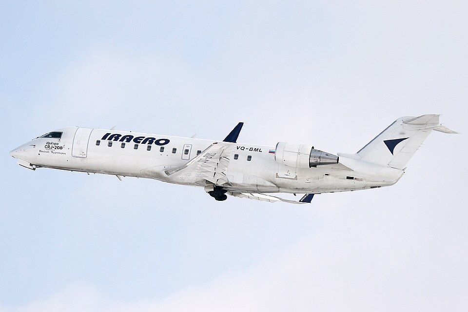 Fayl:Bombardier CRJ-200ER, IrAero JP7343182.jpg