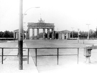 Brandenburg darvozasi 1982-yilda.