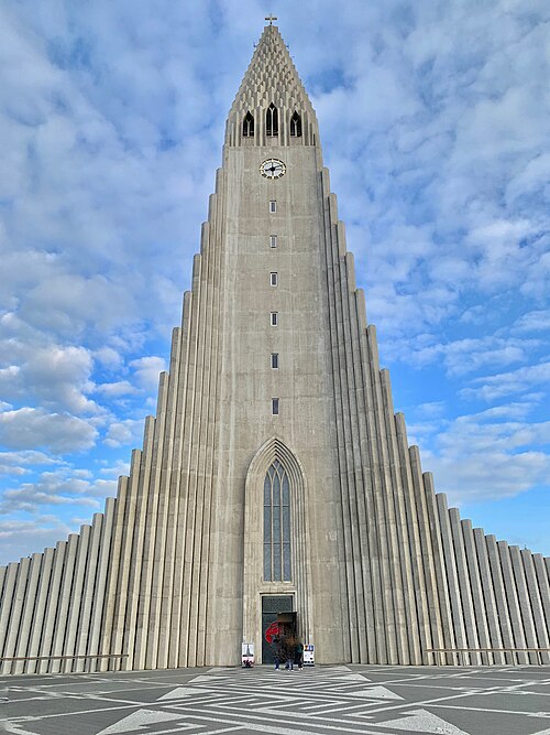 Fayl:Hallgrímskirkja in 2019.jpg